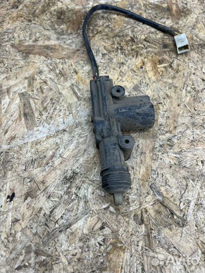 Привод замка двери передний правый Ваз 2114