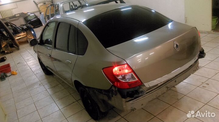 Правая форточка рено симбол 2008 год