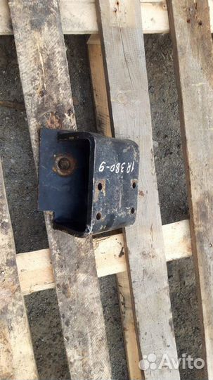 Крепление двигателя bracket RH Hyundai R380LC-9SH