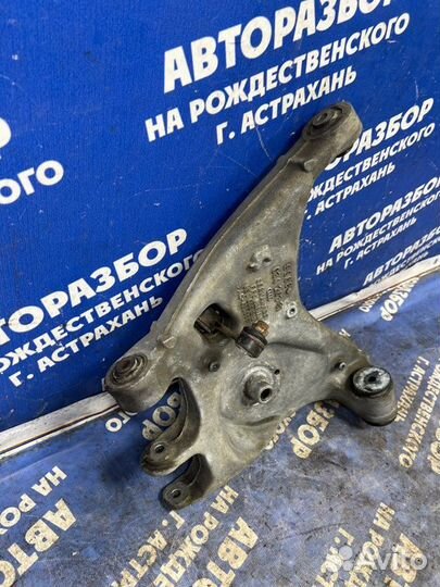 Задний правый рычаг Audi A4B6 седан 2003