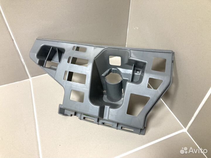 Кронштейн перед бампера левый Skoda Fabia 2010-15