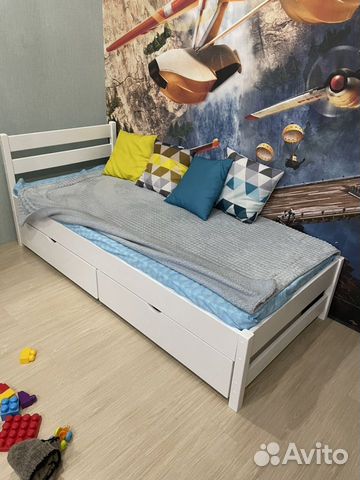 Подростковая кровать из массива