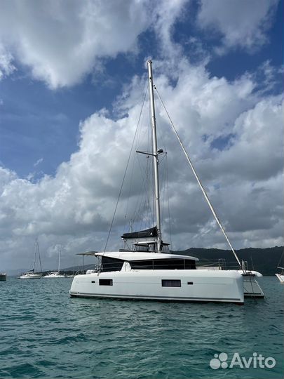 Парусно-моторный катамаран Lagoon 42