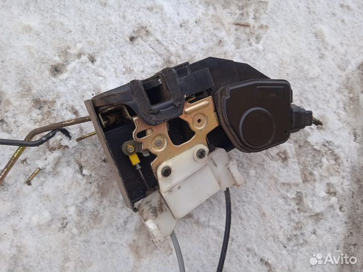 Замок двери передний левый hyundai elantra