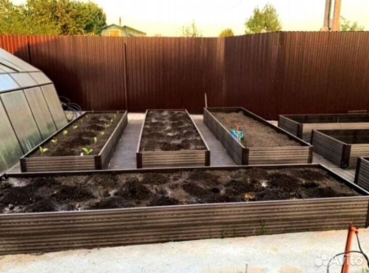 Доска из дпк для грядок