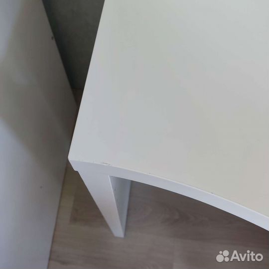 Стол угловой Микке IKEA