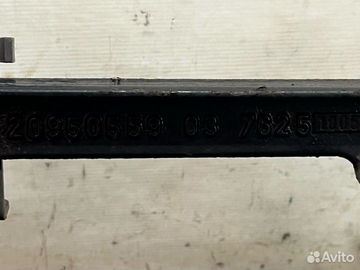 Кронштейн крыла передний Renault Premium