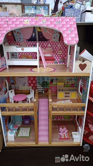 Большой кукольный домик для Барби