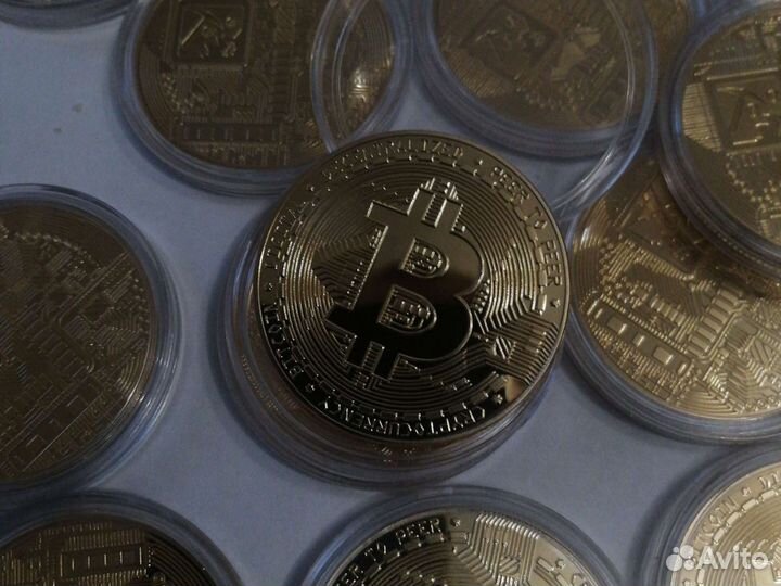 Сувенирная монета биткоин