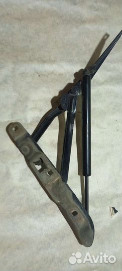 Петля крышки багажника левая BMW5 E39