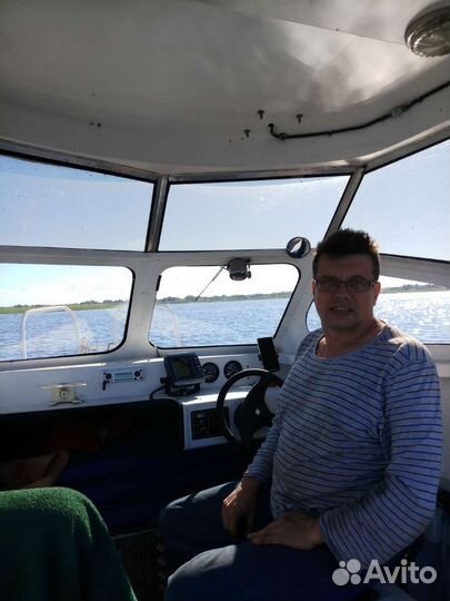 Катер полурубка амг 5.6м 100л.с