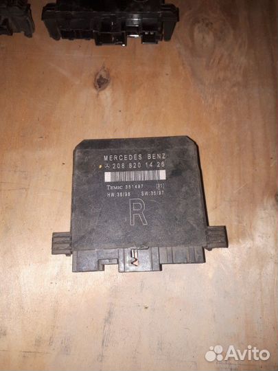 Блок управления двери 208 820 14 26 мерседес 208