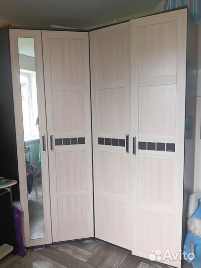 Два шкафа и пинал