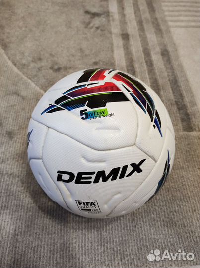 Футбольный мяч demix Quality PRO