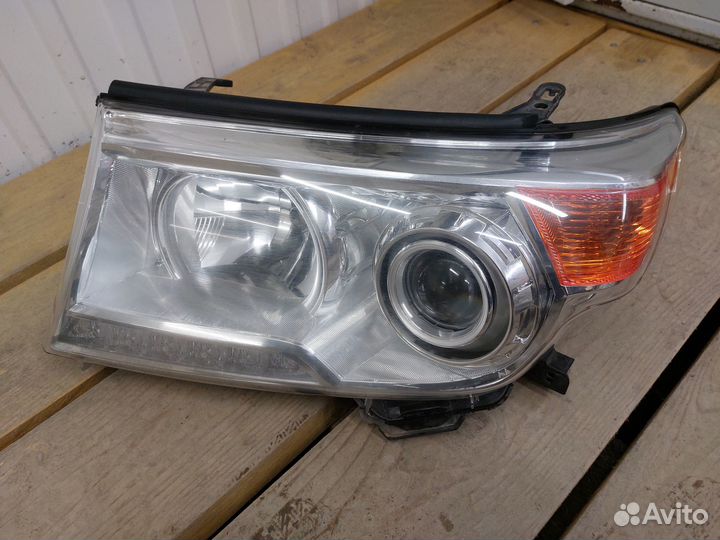 Фара левая Toyota Land Cruiser 200 2012-14 ксенон