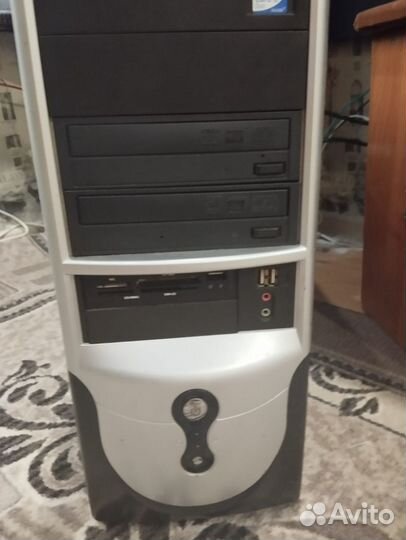 Игровой компьютер с монитором