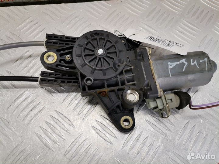 Стеклоподъемник электрический задний правый 922474