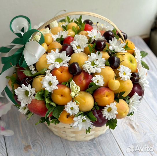 Корзина с фруктами, букет из фруктов