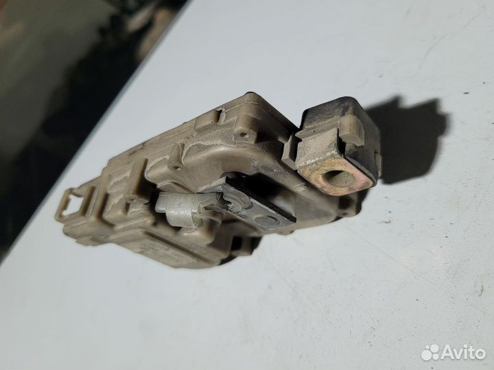 Сервопривод замка багажника Nissan Avenir Salut