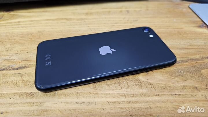Смартфон Apple iPhone SE 2020 64GB LTE