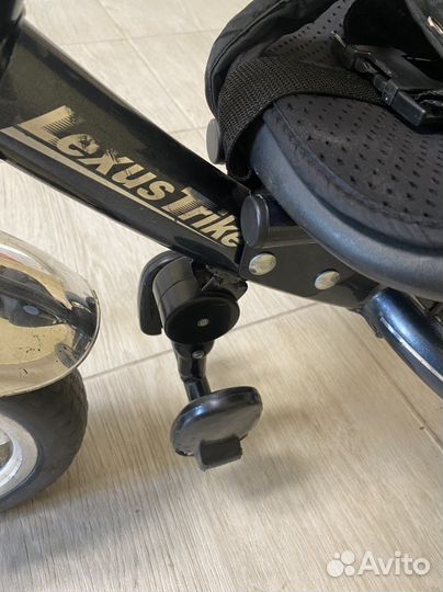 Трехколесный велосипед с ручкой