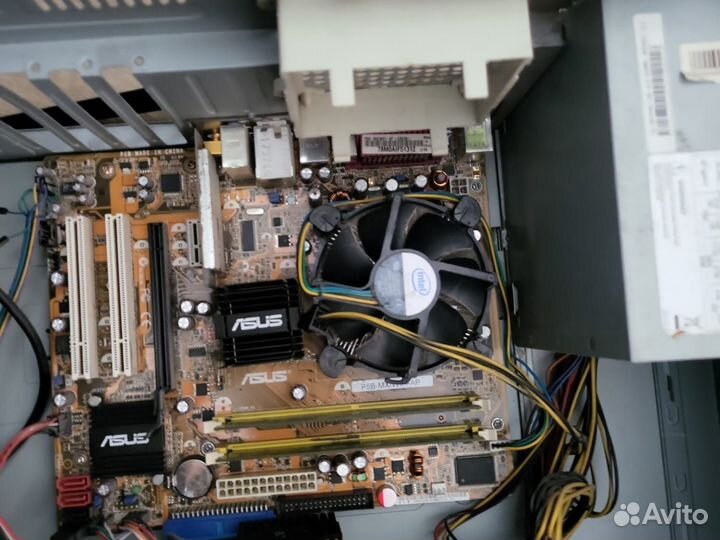 Материнская плата с процессором и памятью