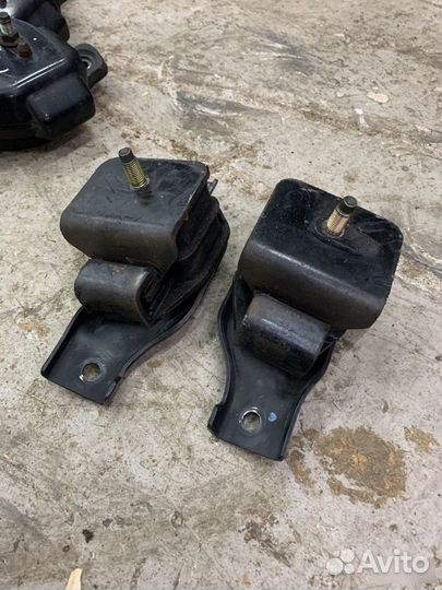 Подушки двс Subaru 2000-2002