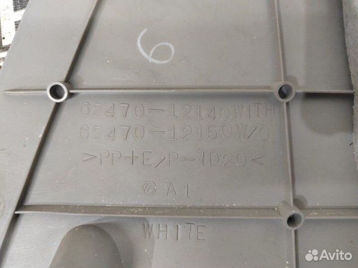 Накладка задней стойки правая Toyota Corolla E150