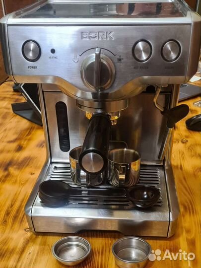 Кофеварка рожковая BorkC800(CM EMN 9922 BK)