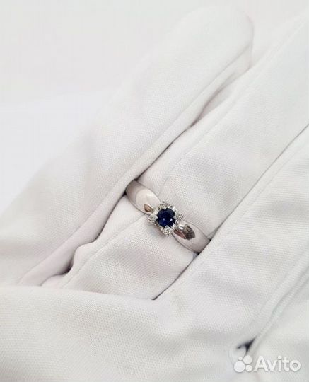 Золотое кольцо с камнем 17р