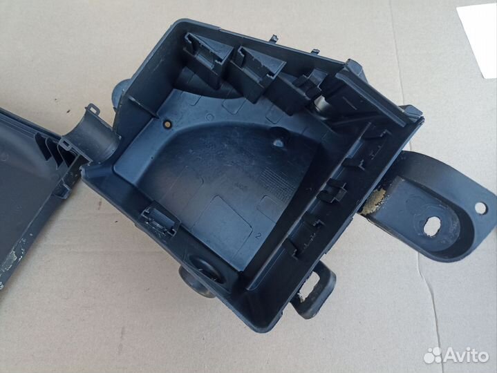 Корпус блока предохранителей LADA Largus Duster