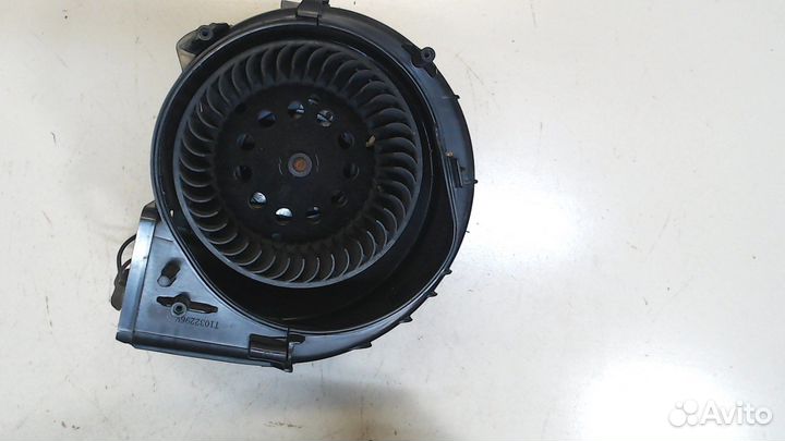 Двигатель отопителя Opel Vivaro, 2015