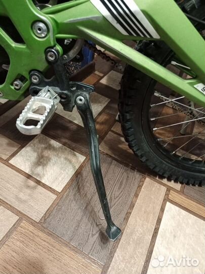 Переднее крыло и боковая пожножка на Surron