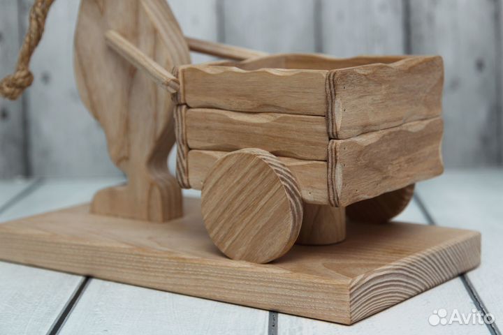 Новогодний декор заяц с тележкой (массив ясеня)