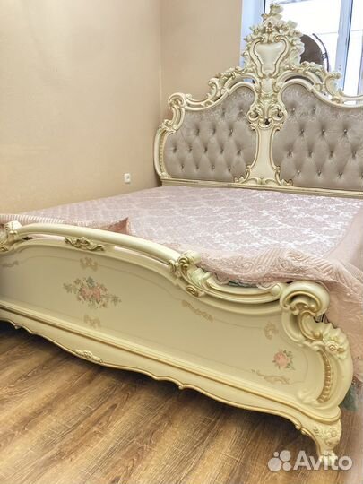 Продам спальный гарнитур