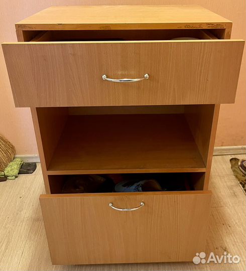 Продам тумбу с ящиками