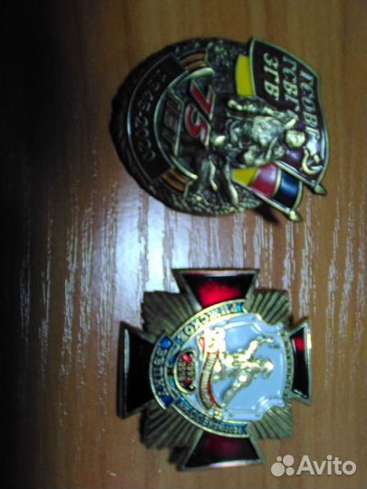 Значок. 2шт. Тяжолые военная. Тема