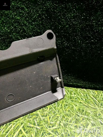 Молдинг переднего бампера правый Renault T-Series