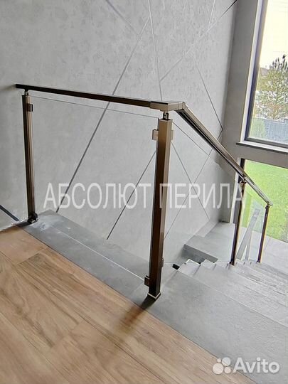 Установка стеклянных перил