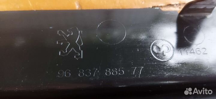 Продаю зимнюю защиту радиатора peugeot 308