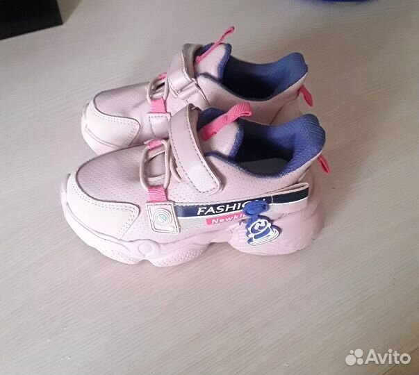 Кроссовки для девочки