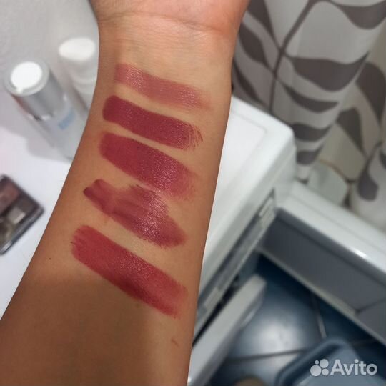 Помада разная