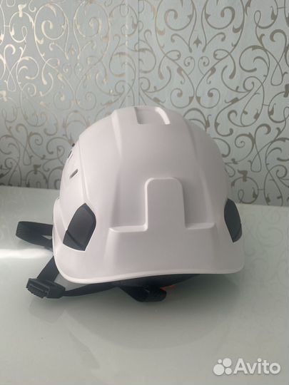 Каска с визором