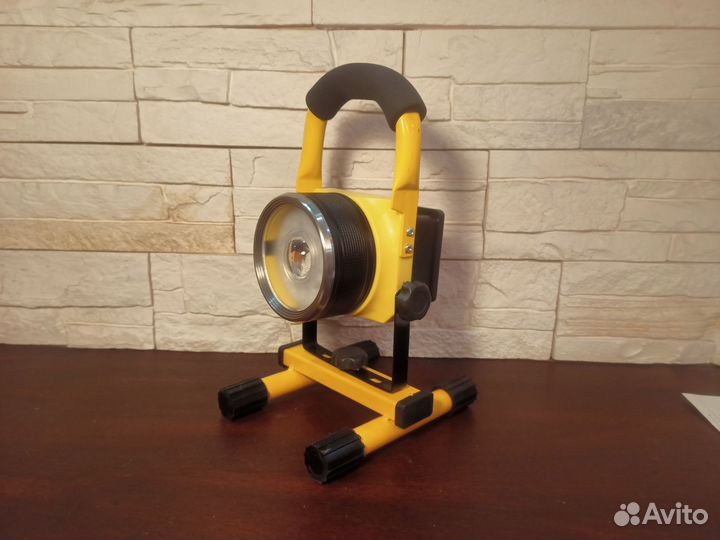 Светодиодный прожектор аккумуляторный