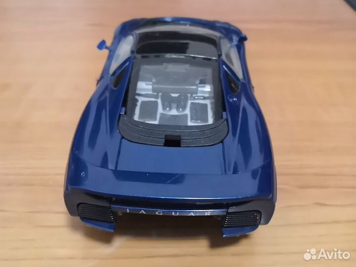 Робот-трансформер Ягуар