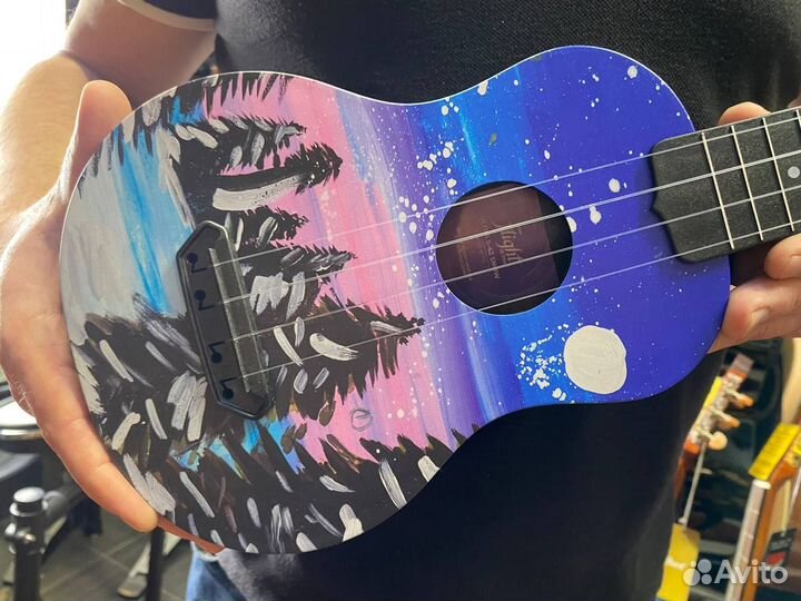 Укулеле сопрано, заснеженный лес