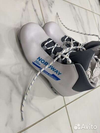 Лыжные ботинки