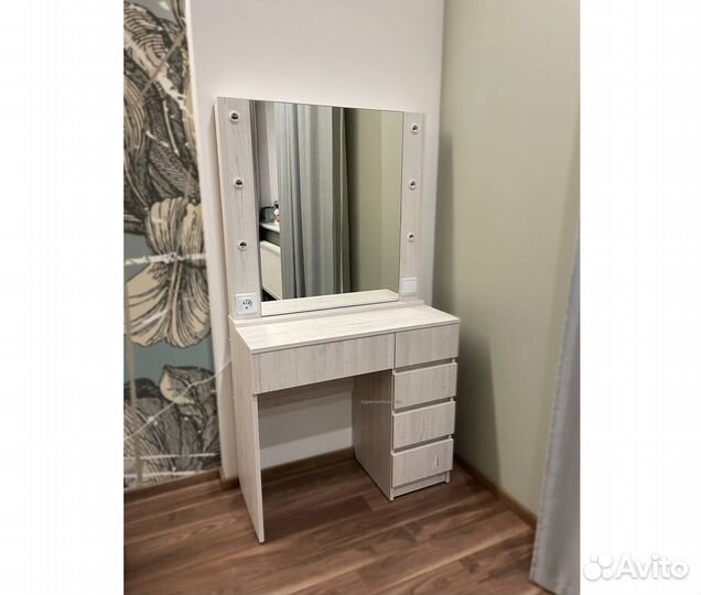 Туалетный стол