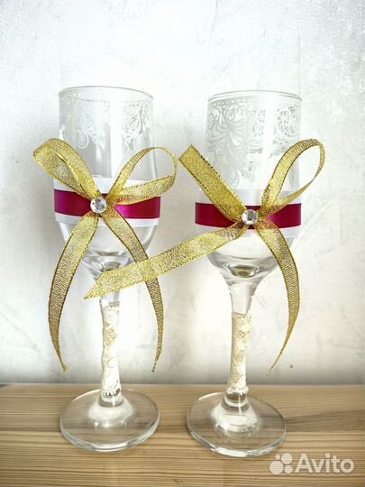 Свадебные шампанское и бокалы