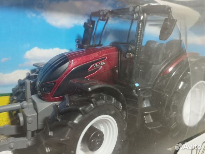 Модели тракторов 1:32 Bburago Valtra New Holland